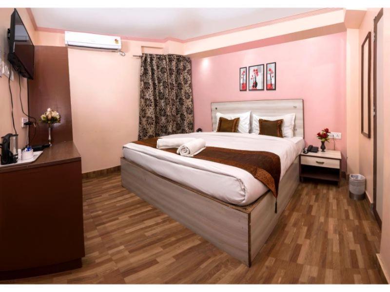 Hotel Bleue Mont Varanasi Luaran gambar