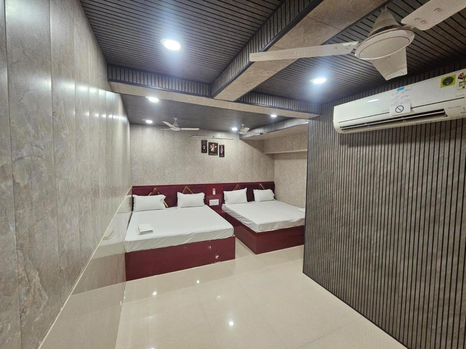 Hotel Bleue Mont Varanasi Luaran gambar